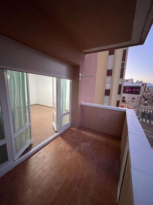 Foto 2 de Venta de piso en Amposta de 4 habitaciones con terraza y balcón