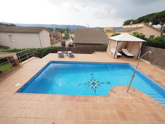Foto 2 de Xalet en venda a Llinars del Valles de 5 habitacions amb piscina i garatge