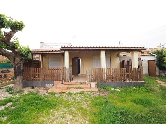 Foto 1 de Chalet en venta en Santa Oliva de 3 habitaciones con terraza y jardín