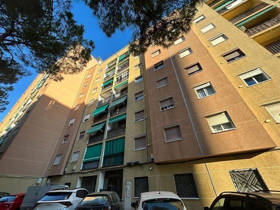 Foto 2 de Piso en venta en Llagosta, La de 3 habitaciones con terraza y balcón
