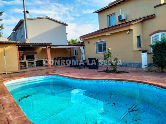 Foto 1 de Casa adossada en venda a Santa Coloma de Farners de 3 habitacions amb terrassa i piscina