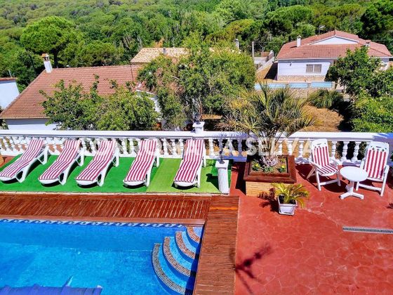 Foto 2 de Casa adossada en venda a Vidreres de 5 habitacions amb terrassa i piscina