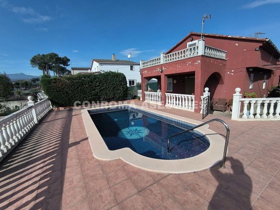 Foto 1 de Chalet en venta en Riudarenes de 6 habitaciones con terraza y piscina
