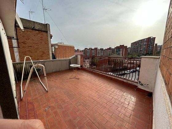Foto 2 de Casa en venta en La Salut - Lloreda de 3 habitaciones con terraza y balcón