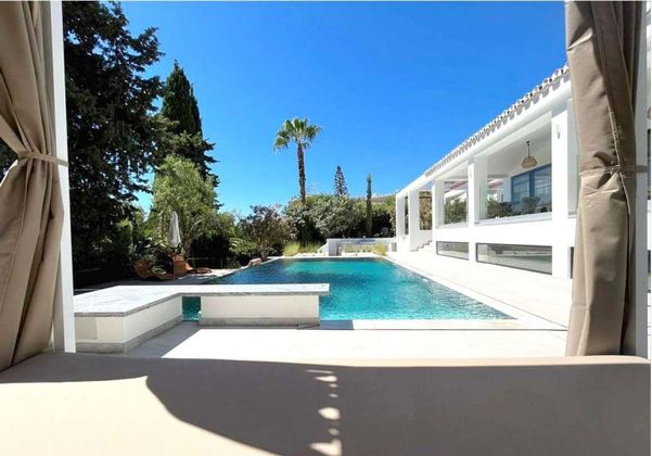 Foto 1 de Xalet en venda a Elviria de 4 habitacions amb terrassa i piscina