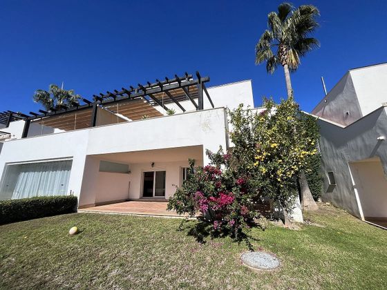 Foto 1 de Casa en venta en Los Monteros - Bahía de Marbella de 2 habitaciones con terraza y piscina