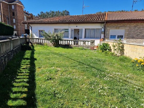 Foto 2 de Casa en venta en Corrales de Buelna (Los) de 4 habitaciones con terraza y jardín