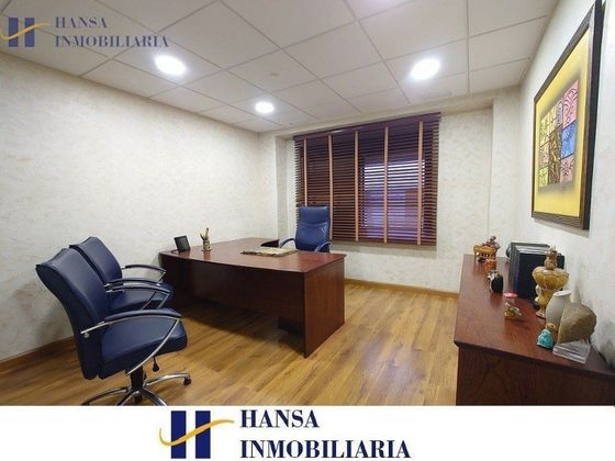 Foto 1 de Oficina en alquiler en Ensanche - Diputación con garaje y aire acondicionado
