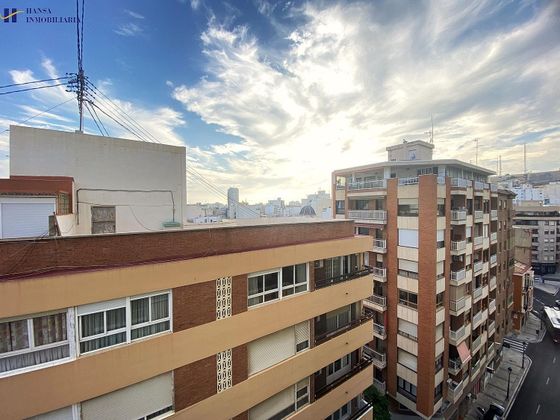 Foto 2 de Pis en venda a Mercado de 3 habitacions amb terrassa i balcó