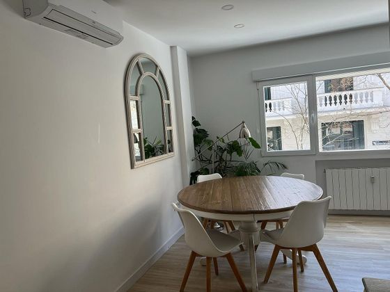 Foto 2 de Venta de piso en Almagro de 3 habitaciones con terraza y balcón