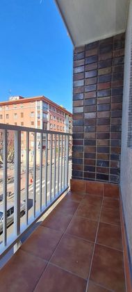 Foto 2 de Piso en venta en San Ignacio-Elorrieta de 3 habitaciones con balcón y calefacción
