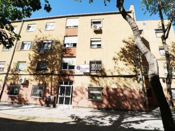 Foto 1 de Venta de piso en calle Portazgo de 3 habitaciones con terraza y calefacción