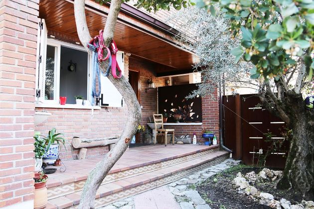 Foto 2 de Casa adossada en venda a Collado Mediano de 5 habitacions amb terrassa i piscina