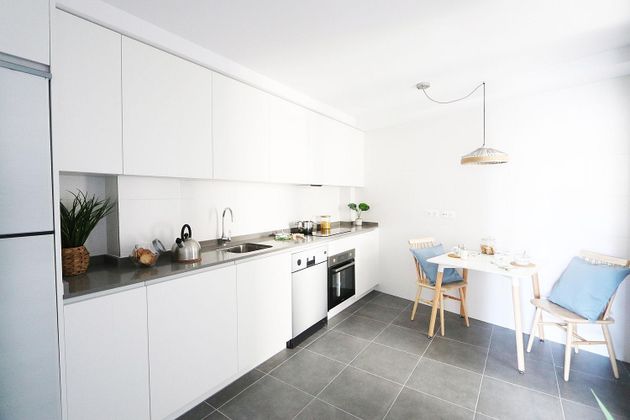 Foto 2 de Venta de dúplex en calle Santa Rosa de 3 habitaciones con terraza y garaje