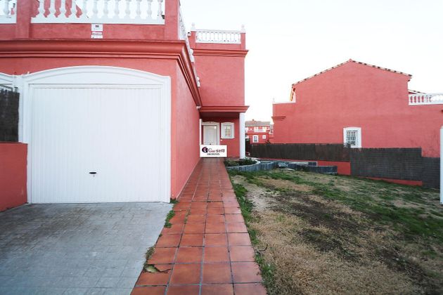 Foto 1 de Casa en venda a calle Valti de 4 habitacions amb terrassa i garatge