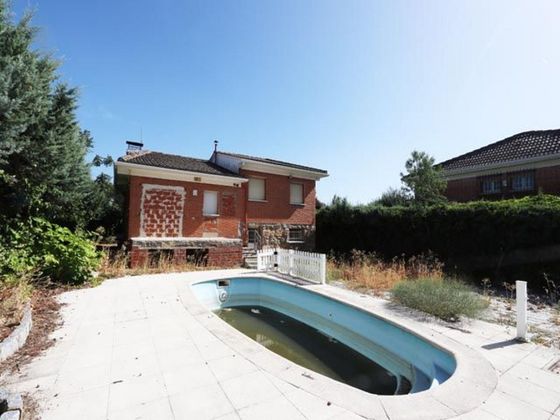 Foto 1 de Venta de chalet en Cerceda de 4 habitaciones con terraza y piscina
