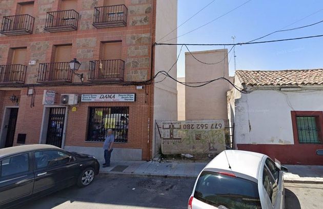 Foto 2 de Terreny en venda a calle Madrid de 180 m²