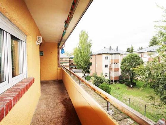 Foto 1 de Piso en venta en Navalquejigo - Los Arroyos de 3 habitaciones con terraza y piscina