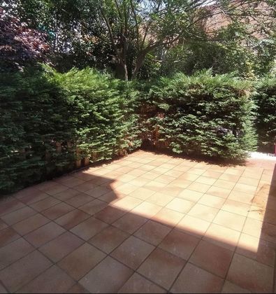 Foto 1 de Pis en venda a calle Almazan de 2 habitacions amb terrassa i jardí