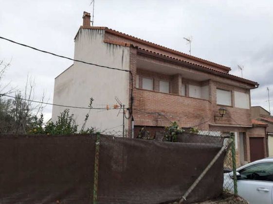 Foto 1 de Casa adosada en venta en calle Nueva de 3 habitaciones con terraza y garaje