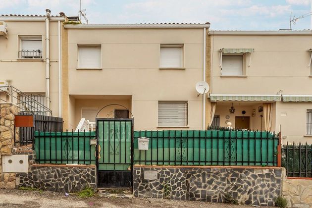Foto 1 de Casa adossada en venda a Fuentidueña de Tajo de 5 habitacions amb terrassa i jardí