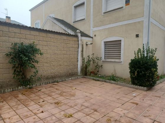 Foto 2 de Casa en venda a calle Esquivias de 4 habitacions amb terrassa i garatge