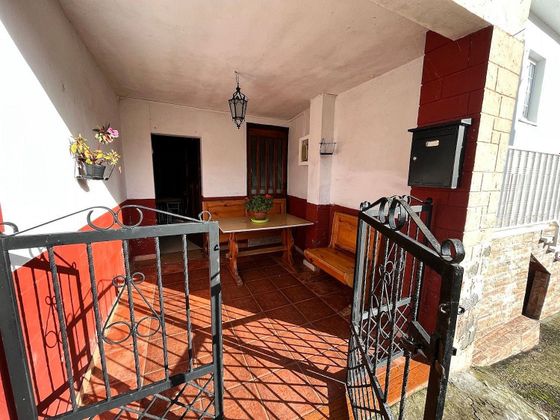 Foto 1 de Casa adossada en venda a calle Prámaro de 4 habitacions amb terrassa i jardí