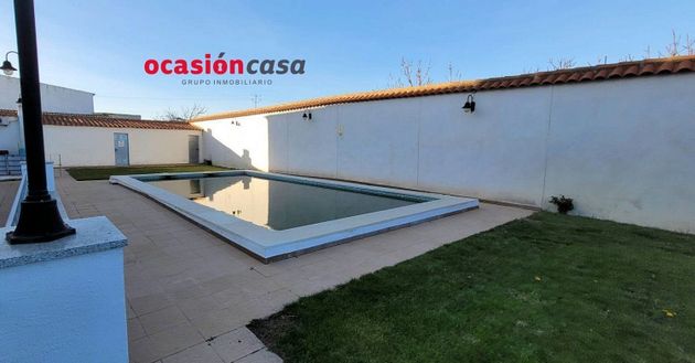 Foto 1 de Venta de casa en Pozoblanco de 4 habitaciones con piscina y balcón