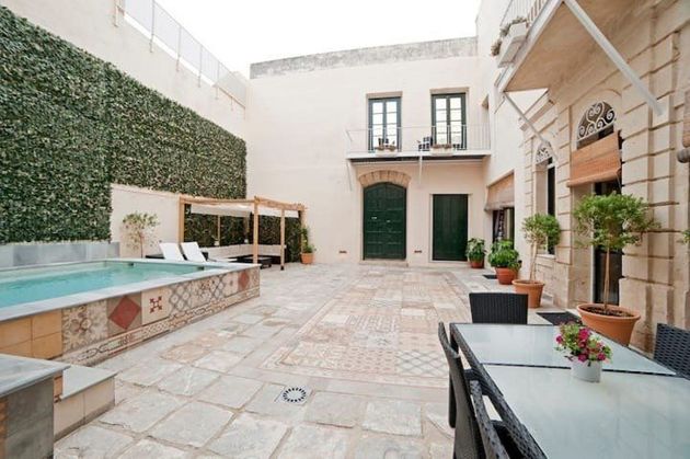 Foto 1 de Casa en lloguer a Centro - Puerto de Santa María (El) de 3 habitacions amb piscina i garatge