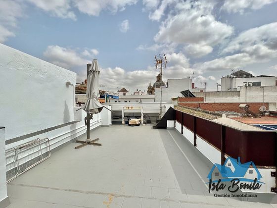 Foto 2 de Dúplex en venda a Feria-Alameda de 2 habitacions amb terrassa i garatge