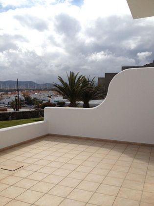 Foto 2 de Casa adossada en lloguer a Arico de 2 habitacions amb terrassa i jardí