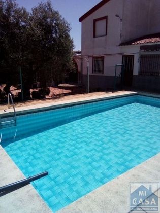 Foto 2 de Xalet en venda a Don Álvaro de 3 habitacions amb piscina i jardí