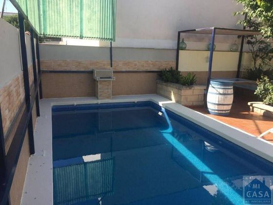 Foto 2 de Casa en venda a Oeste de 5 habitacions amb terrassa i piscina