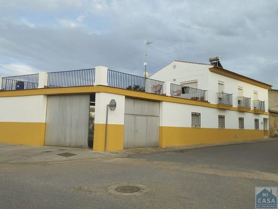 Foto 1 de Venta de chalet en Trujillanos de 5 habitaciones con terraza y garaje