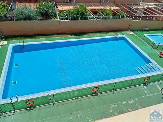 Foto 1 de Piso en alquiler en Norte de 2 habitaciones con terraza y piscina