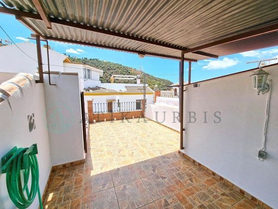 Foto 2 de Casa en venda a Sayalonga de 3 habitacions amb terrassa i aire acondicionat