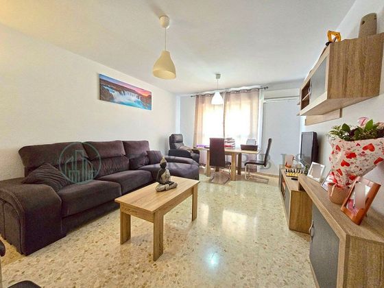 Foto 1 de Venta de piso en Cártama de 3 habitaciones con terraza y garaje