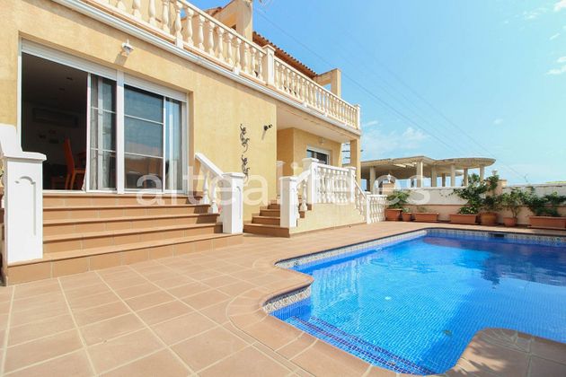 Foto 1 de Xalet en venda a Nucia (la) de 4 habitacions amb terrassa i piscina