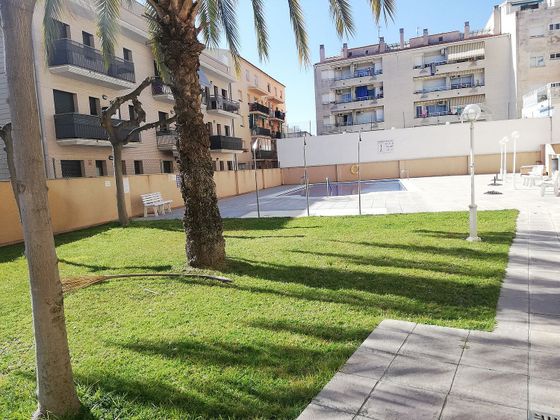Foto 1 de Piso en venta en Centre - Torredembarra de 2 habitaciones con terraza y piscina