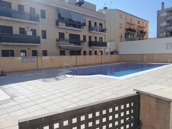 Foto 2 de Piso en venta en Centre - Torredembarra de 2 habitaciones con terraza y piscina