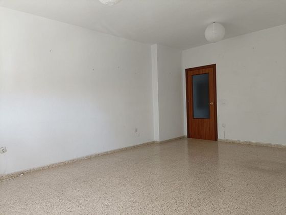 Foto 2 de Piso en venta en San Jerónimo - La Bachillera de 4 habitaciones con terraza y garaje