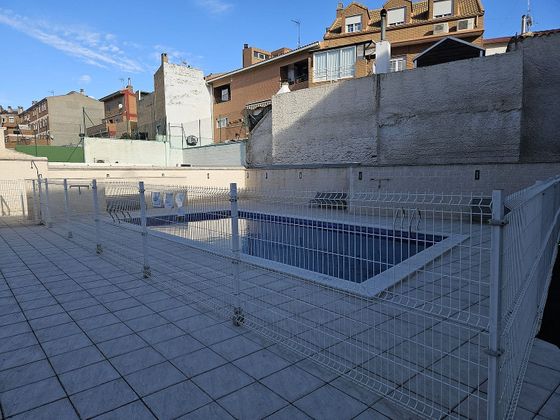 Foto 1 de Estudi en venda a calle De Proción amb piscina i garatge