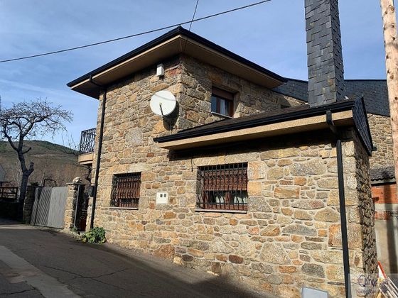 Foto 1 de Casa en venda a Rosinos de la Requejada de 4 habitacions amb terrassa i garatge