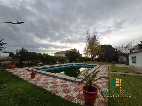 Foto 2 de Casa en venta en Don Benito de 4 habitaciones con piscina y jardín