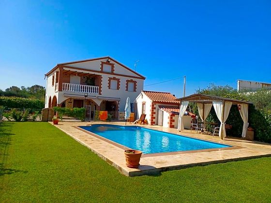 Foto 2 de Casa en venta en Don Benito de 5 habitaciones con piscina y jardín