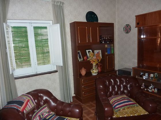 Foto 2 de Pis en venda a calle Ecuador de 4 habitacions amb terrassa