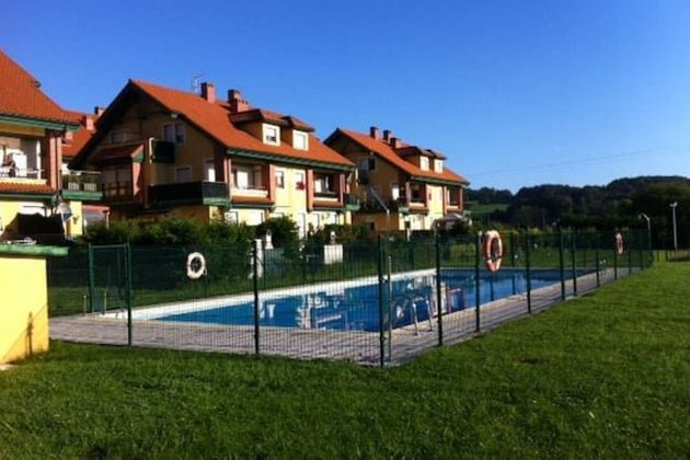 Foto 1 de Pis en venda a Bárcena de Cicero de 3 habitacions amb terrassa i piscina