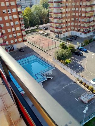 Foto 1 de Venta de piso en Laredo de 2 habitaciones con terraza y piscina