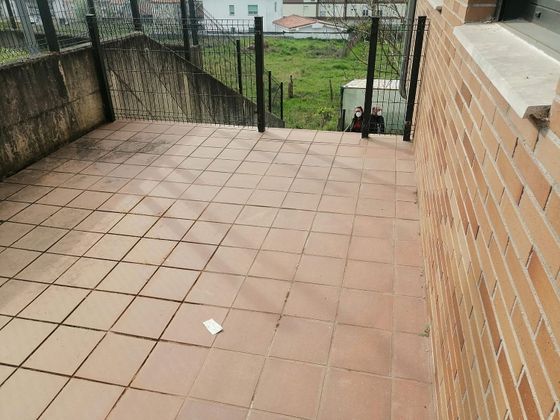 Foto 1 de Venta de piso en Limpias de 2 habitaciones con terraza y piscina
