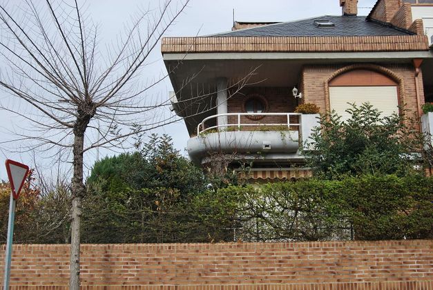 Foto 1 de Casa adossada en venda a El Puntal de 5 habitacions amb terrassa i piscina